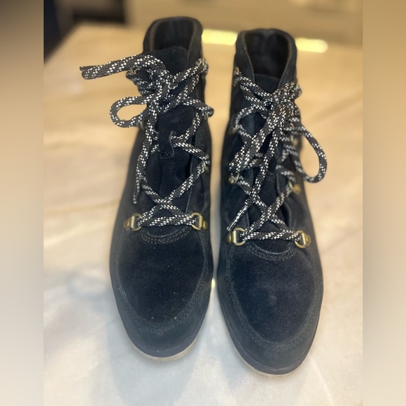 Sorel Sneakchic black suede ankle booties, water/snow-proof, size 8 - Picture 4 of 11